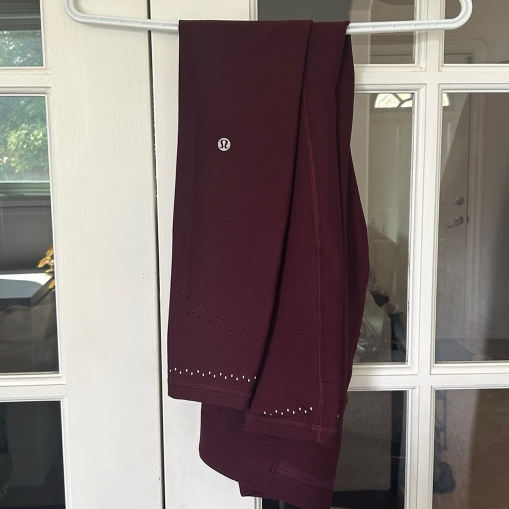 Lululemon Athletica Burgundy Long Leggings Size 6 Mint Condition 10/10